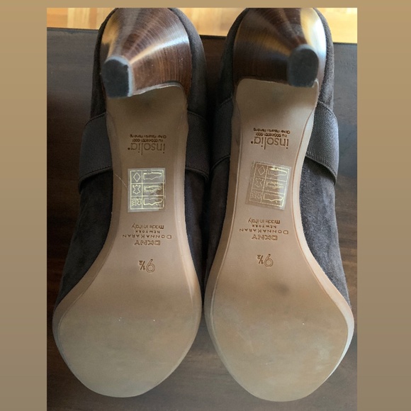 Donna Karan chocolate brown suede high heel round toe elastic front band  size 9 - Picture 6 of 6